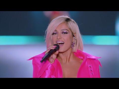 Bebe Rexha - I&#039;m A Mess [Live at Victoria’s Secret Fashion Show]